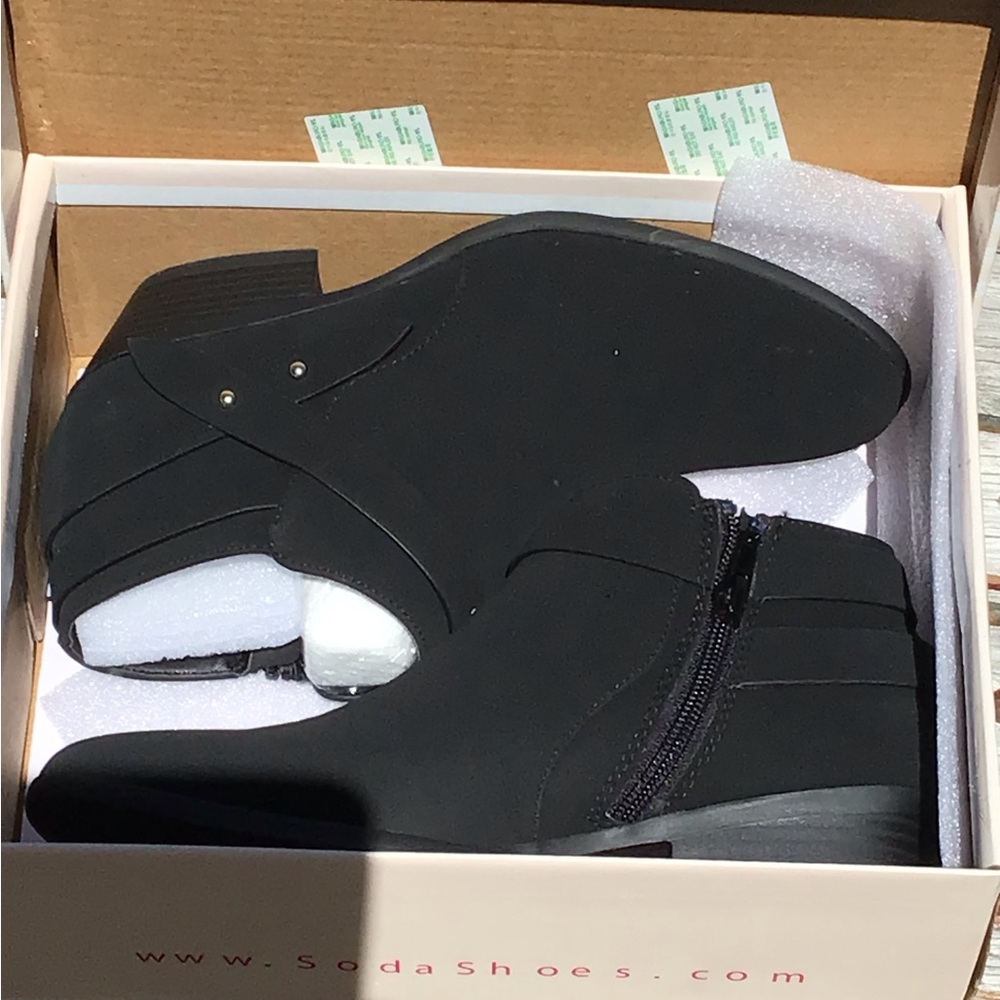 Soda Sweeten Black Ankle Boots
